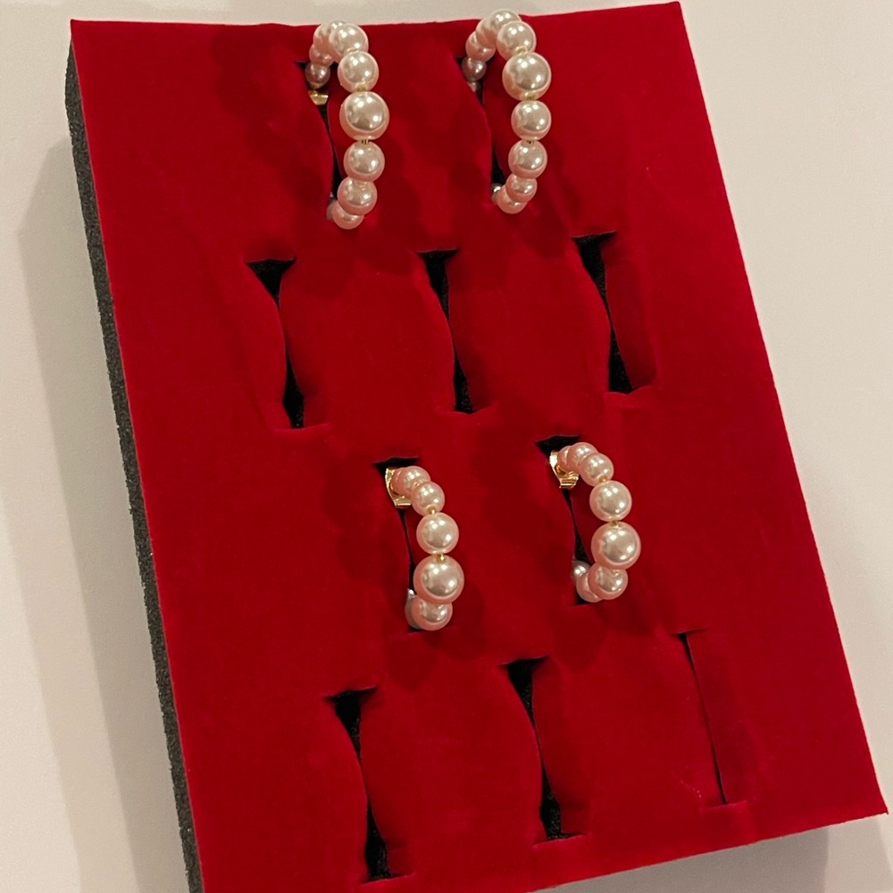 Gray Drawstring Pouch With Pearl Earring Set - Picture 3 of 3